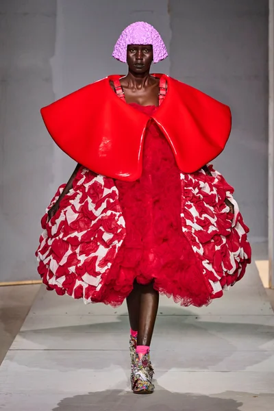 Look 16
